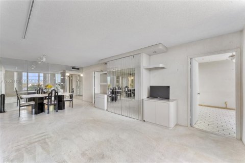 Condo in Pompano Beach, Florida, 1 bedroom  № 2068781 - photo 2
