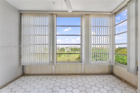 Condo in Pompano Beach, Florida, 1 bedroom  № 2068781 - photo 13