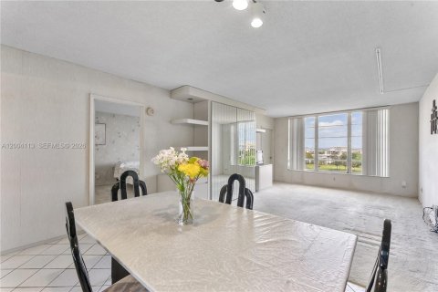 Condo in Pompano Beach, Florida, 1 bedroom  № 2068781 - photo 3