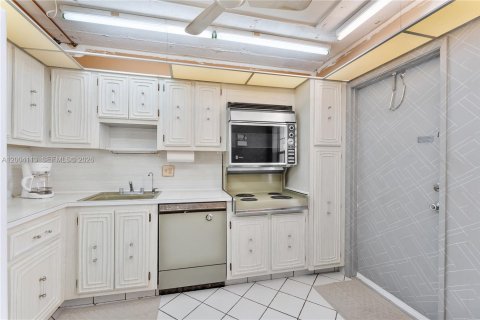 Condo in Pompano Beach, Florida, 1 bedroom  № 2068781 - photo 7