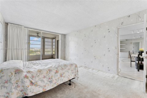 Condo in Pompano Beach, Florida, 1 bedroom  № 2068781 - photo 9