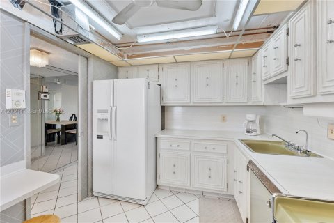 Condo in Pompano Beach, Florida, 1 bedroom  № 2068781 - photo 6