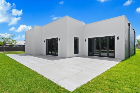 House in Homestead, Florida 4 bedrooms, 246.93 sq.m. № 1766917 - photo 30