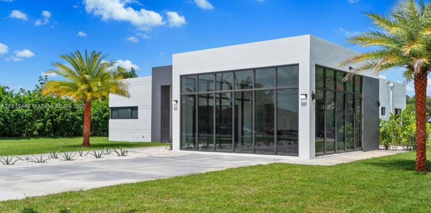 House in Homestead, Florida 4 bedrooms, 246.93 sq.m. № 1766917