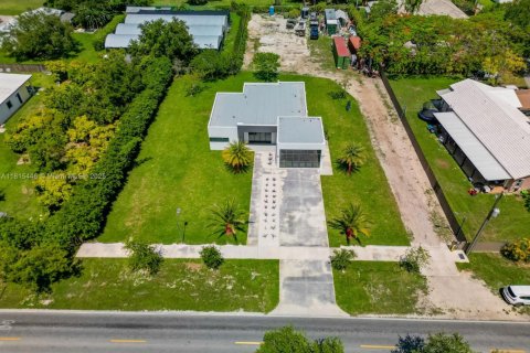 House in Homestead, Florida 4 bedrooms, 246.93 sq.m. № 1766917 - photo 3