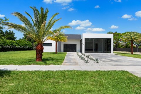 House in Homestead, Florida 4 bedrooms, 246.93 sq.m. № 1766917 - photo 2