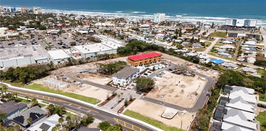 Townhouse in New Smyrna Beach, Florida 3 bedrooms, 237.55 sq.m. № 2149573