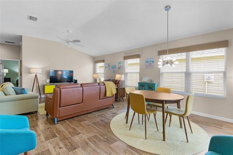 House in The Villages, Florida 2 bedrooms, 117.61 sq.m. № 2220699 - photo 16