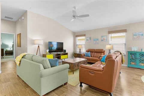 House in The Villages, Florida 2 bedrooms, 117.61 sq.m. № 2220699 - photo 11
