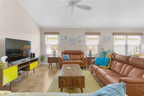House in The Villages, Florida 2 bedrooms, 117.61 sq.m. № 2220699 - photo 10