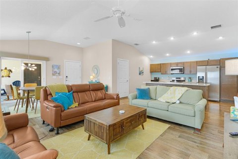 House in The Villages, Florida 2 bedrooms, 117.61 sq.m. № 2220699 - photo 8