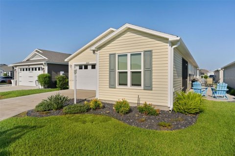 House in The Villages, Florida 2 bedrooms, 117.61 sq.m. № 2220699 - photo 3
