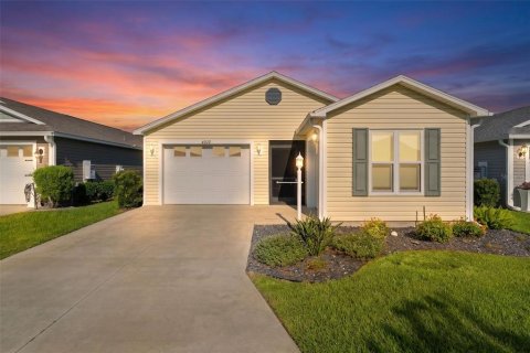 House in The Villages, Florida 2 bedrooms, 117.61 sq.m. № 2220699 - photo 2