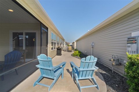 House in The Villages, Florida 2 bedrooms, 117.61 sq.m. № 2220699 - photo 7