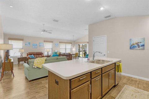 House in The Villages, Florida 2 bedrooms, 117.61 sq.m. № 2220699 - photo 17