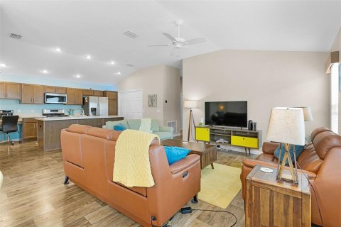 House in The Villages, Florida 2 bedrooms, 117.61 sq.m. № 2220699 - photo 13