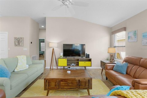 House in The Villages, Florida 2 bedrooms, 117.61 sq.m. № 2220699 - photo 12