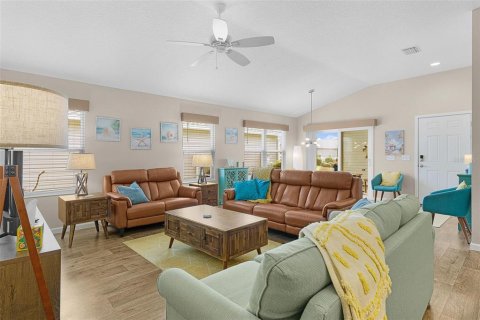 House in The Villages, Florida 2 bedrooms, 117.61 sq.m. № 2220699 - photo 9