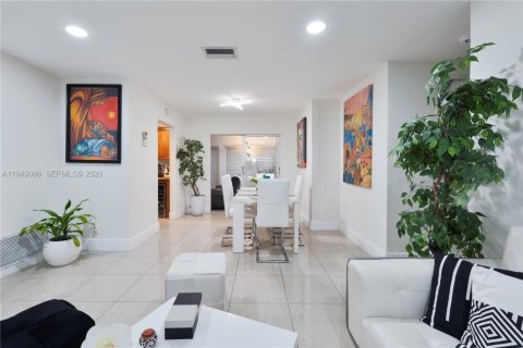 Купить виллу или дом в Помпано-Бич, Флорида 2 спальни, 123.65м2, № 2006017 - фото 6