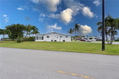 Купить виллу или дом в Помпано-Бич, Флорида 2 спальни, 123.65м2, № 2006017 - фото 3