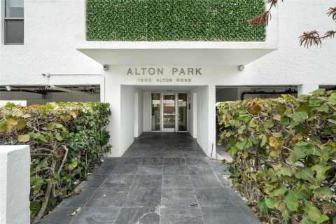 Condominio en alquiler en Miami Beach, Florida, 2 dormitorios, 77.02 m2 № 2021006 - foto 15
