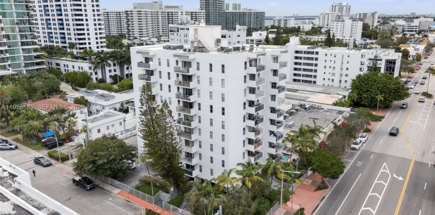 Condominio en Miami Beach, Florida, 2 dormitorios  № 2021006