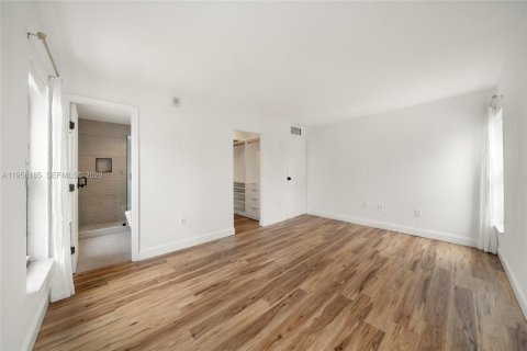 Condominio en alquiler en Miami Beach, Florida, 2 dormitorios, 77.02 m2 № 2021006 - foto 8