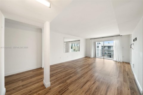 Condominio en alquiler en Miami Beach, Florida, 2 dormitorios, 77.02 m2 № 2021006 - foto 4