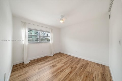 Condominio en alquiler en Miami Beach, Florida, 2 dormitorios, 77.02 m2 № 2021006 - foto 12