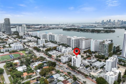 Condominio en alquiler en Miami Beach, Florida, 2 dormitorios, 77.02 m2 № 2021006 - foto 23