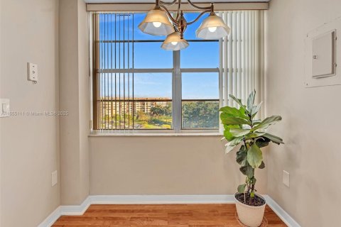 Condo in Pembroke Pines, Florida, 2 bedrooms  № 1365353 - photo 4