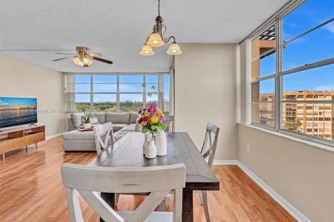 Condo in Pembroke Pines, Florida, 2 bedrooms  № 1365353 - photo 3