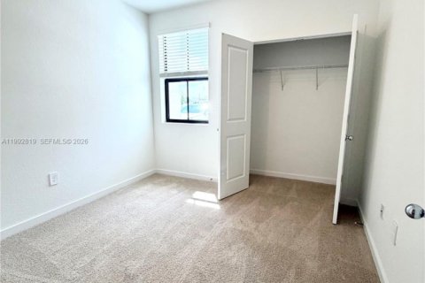 Townhouse in Florida City, Florida 3 bedrooms, 128.39 sq.m. № 2062856 - photo 14