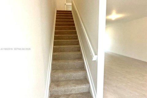 Townhouse in Florida City, Florida 3 bedrooms, 128.39 sq.m. № 2062856 - photo 23