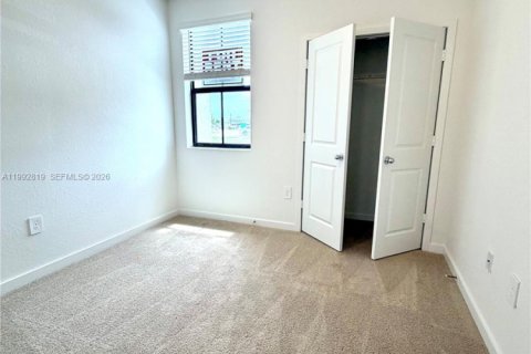 Townhouse in Florida City, Florida 3 bedrooms, 128.39 sq.m. № 2062856 - photo 13