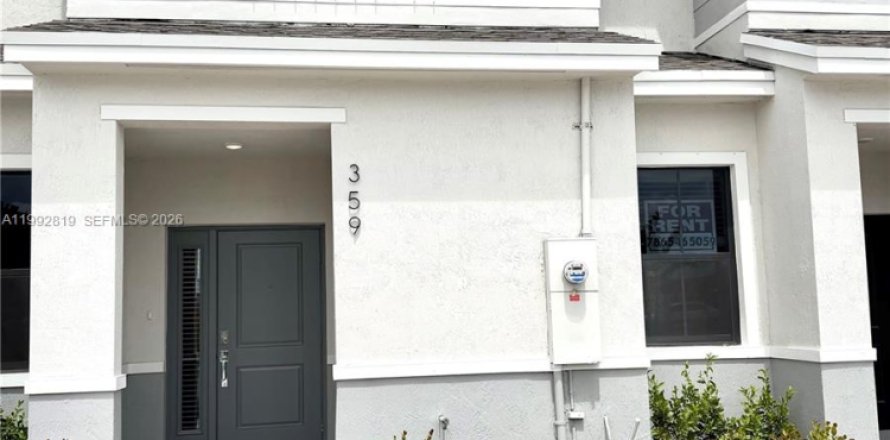 Townhouse in Florida City, Florida 3 bedrooms, 128.39 sq.m. № 2062856