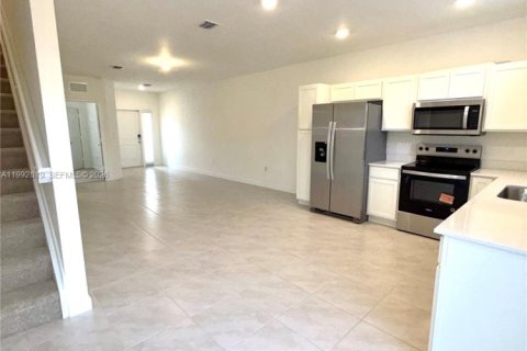 Townhouse in Florida City, Florida 3 bedrooms, 128.39 sq.m. № 2062856 - photo 19