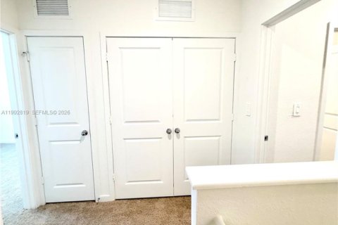 Townhouse in Florida City, Florida 3 bedrooms, 128.39 sq.m. № 2062856 - photo 25