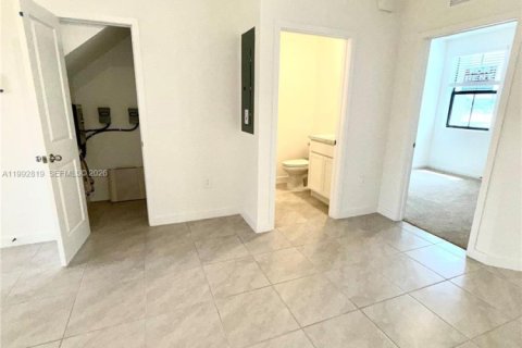 Townhouse in Florida City, Florida 3 bedrooms, 128.39 sq.m. № 2062856 - photo 10