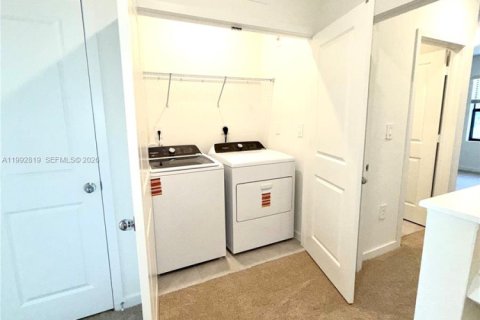 Townhouse in Florida City, Florida 3 bedrooms, 128.39 sq.m. № 2062856 - photo 26