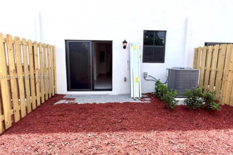 Townhouse in Florida City, Florida 3 bedrooms, 128.39 sq.m. № 2062856 - photo 21