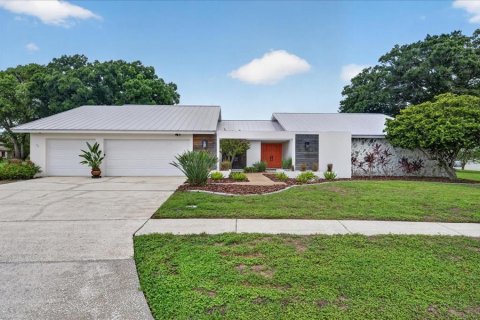 House in Clearwater, Florida 4 bedrooms, 293.01 sq.m. № 2294898