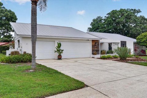Villa ou maison à vendre à Clearwater, Floride: 4 chambres, 293.01 m2 № 2294898 - photo 2