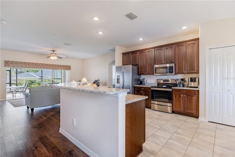 House in Leesburg, Florida 3 bedrooms, 159.14 sq.m. № 2110313 - photo 6