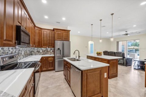 House in Port Charlotte, Florida 4 bedrooms, 233.37 sq.m. № 2420383 - photo 16