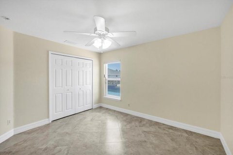 House in Port Charlotte, Florida 4 bedrooms, 233.37 sq.m. № 2420383 - photo 14