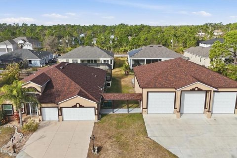 House in Port Charlotte, Florida 4 bedrooms, 233.37 sq.m. № 2420383