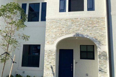 House in Homestead, Florida 3 bedrooms № 2276742