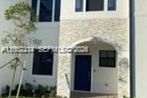 House in Homestead, Florida 3 bedrooms № 2276742 - photo 2