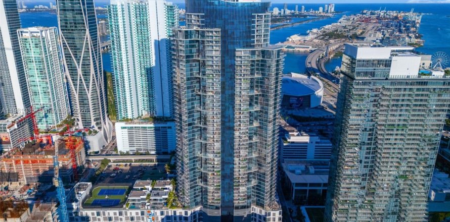 Кондоминиум с 1 спальней в Майами, Флорида № 2045081